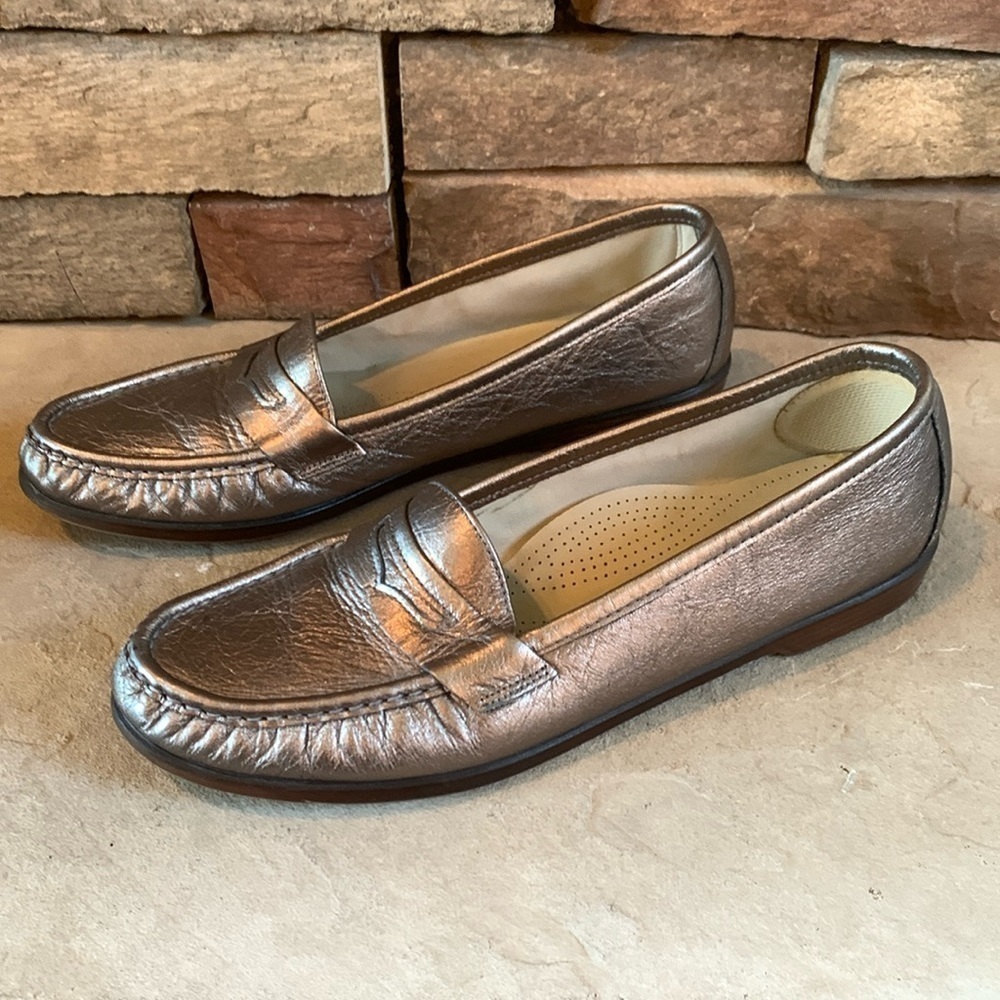 SAS sz 11.5N pewter slip on loafers